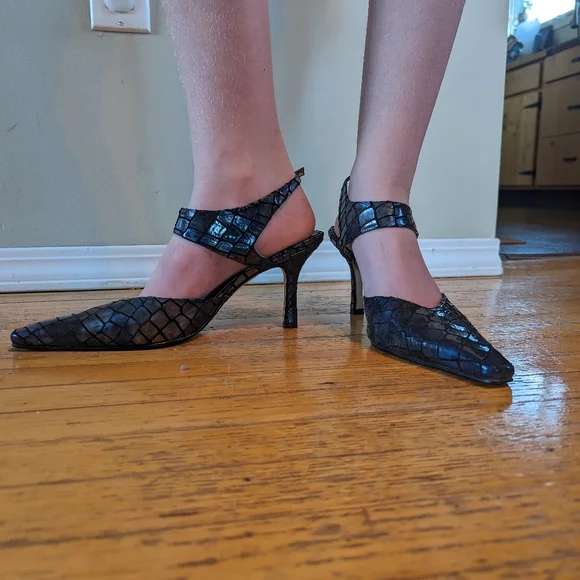 Heels - Picture 2 of 9